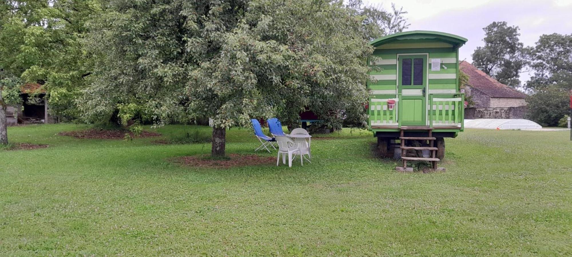 Roulotte Verte Pouilly-sur-Vingeanne Dış mekan fotoğraf